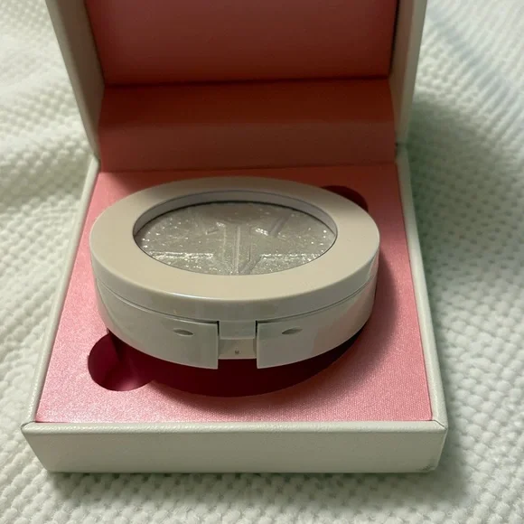 Jeffree Star Cosmetics Extreme Frost Shimmery Silver Highlighter in Pink Box - Picture 6 of 6